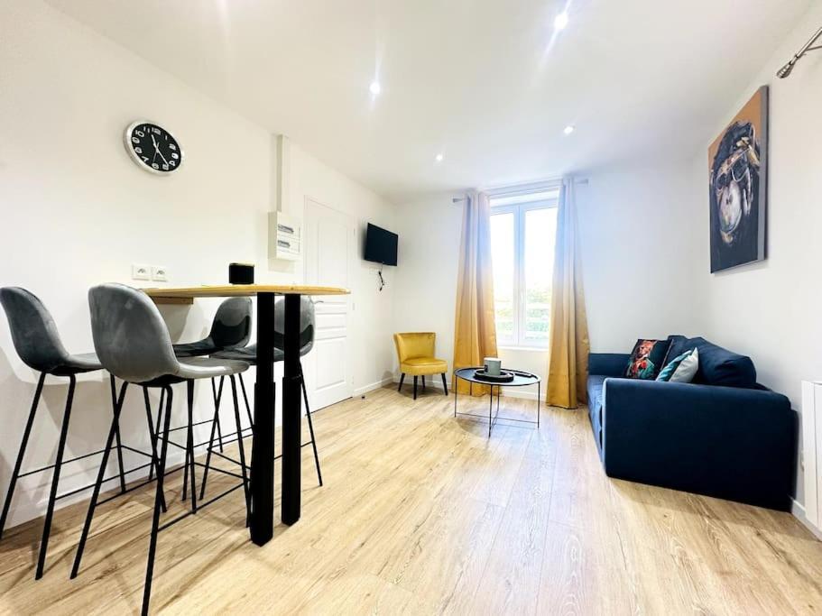 Jungle Appartement Avec Terrasse Laon Exterior photo
