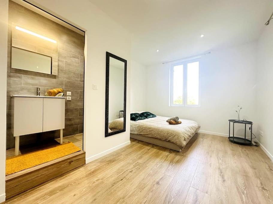 Jungle Appartement Avec Terrasse Laon Exterior photo