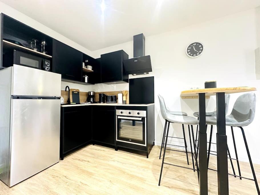 Jungle Appartement Avec Terrasse Laon Exterior photo